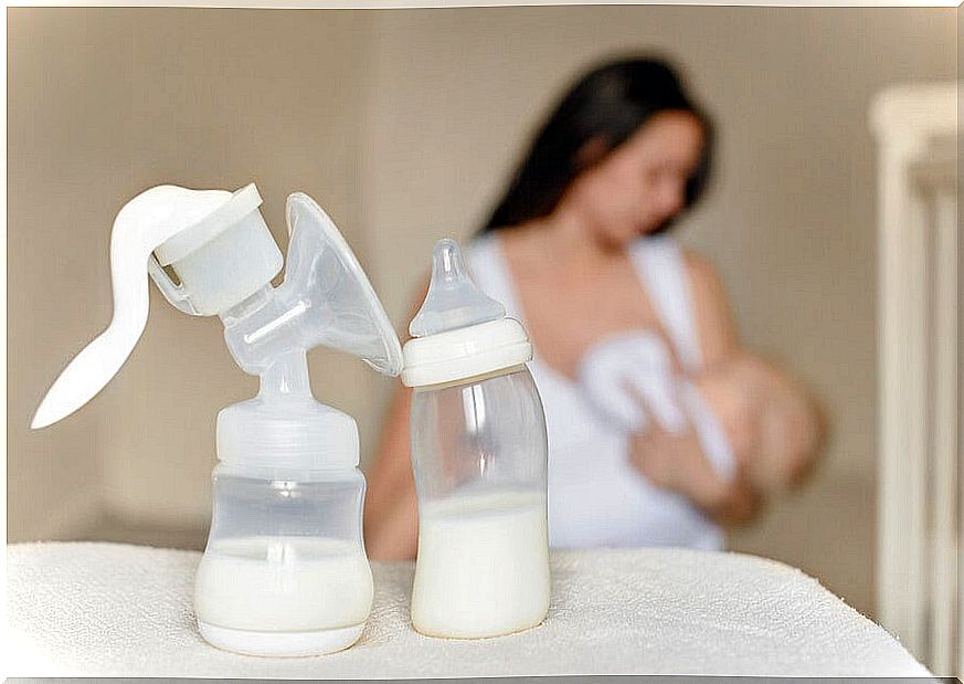 2 ways to express breast milk