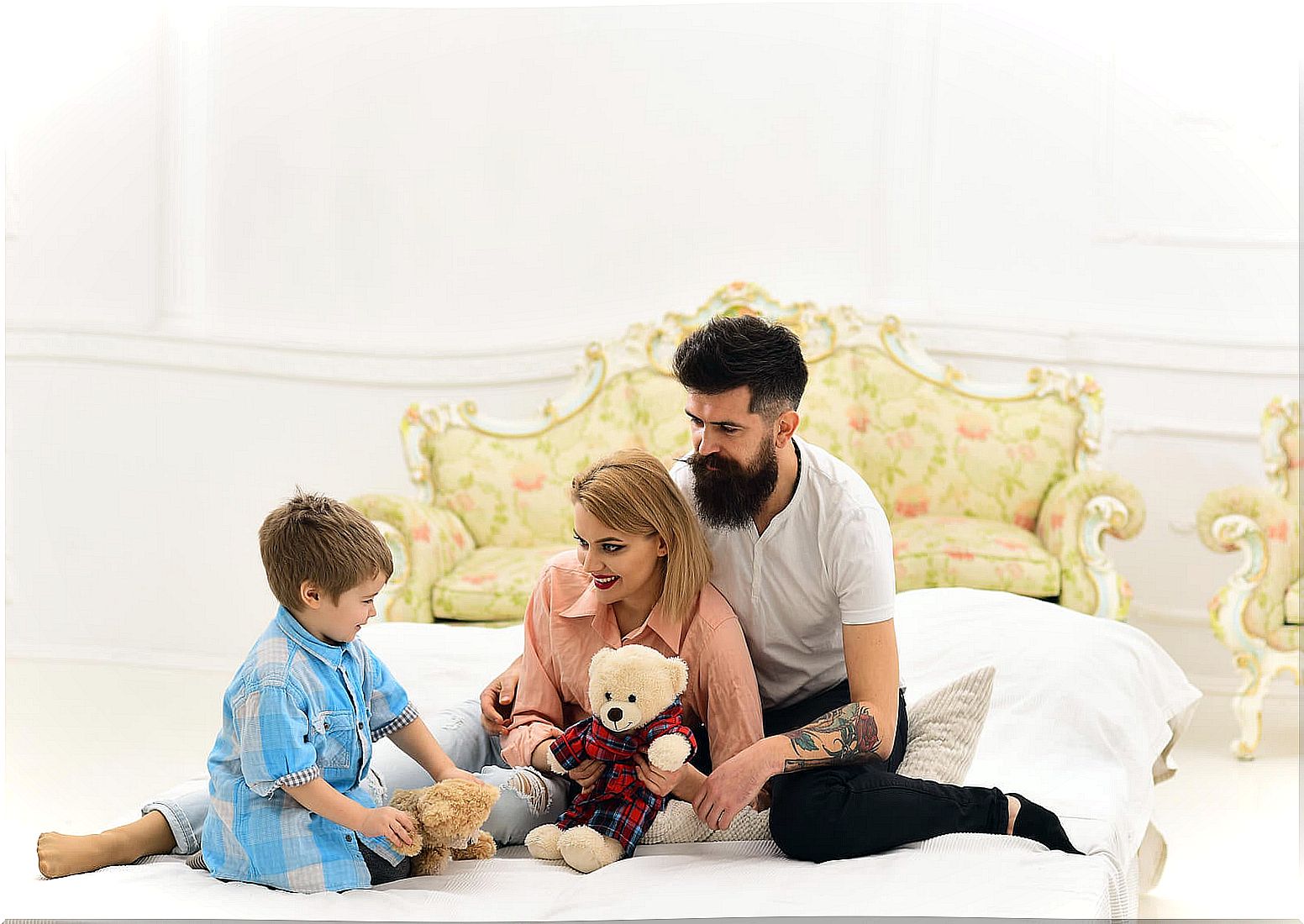 Parents talking to their child to teach him to be safe.