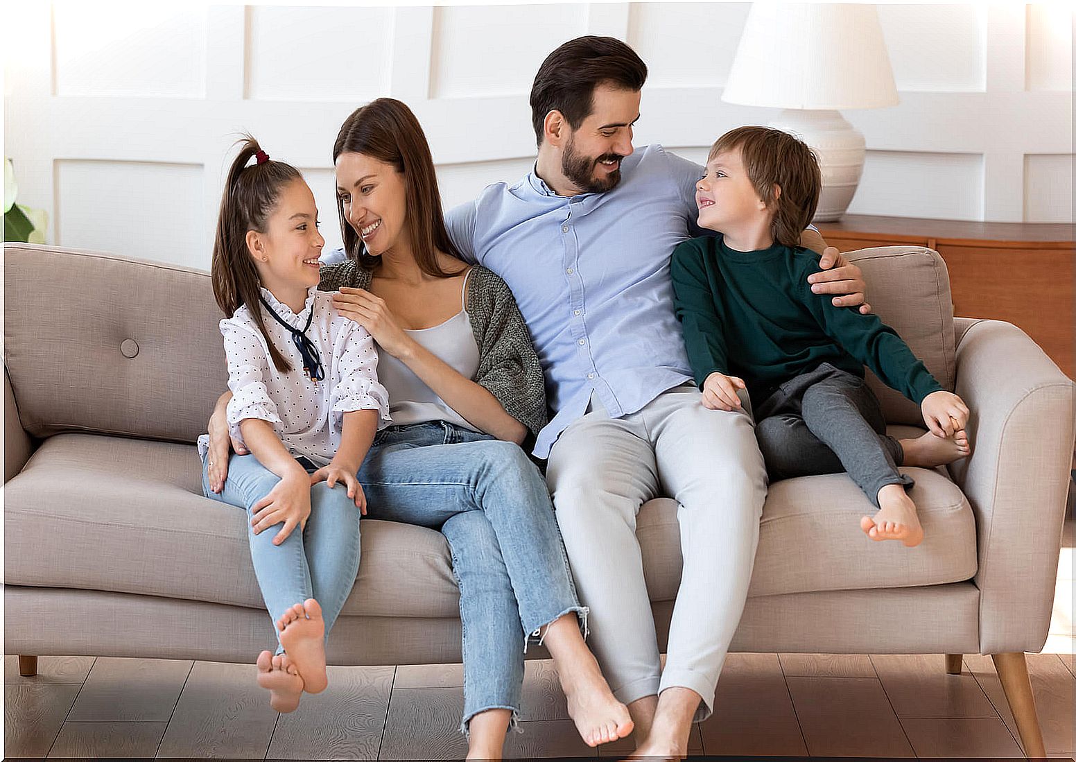 Father talking to his children on the couch about obedience.