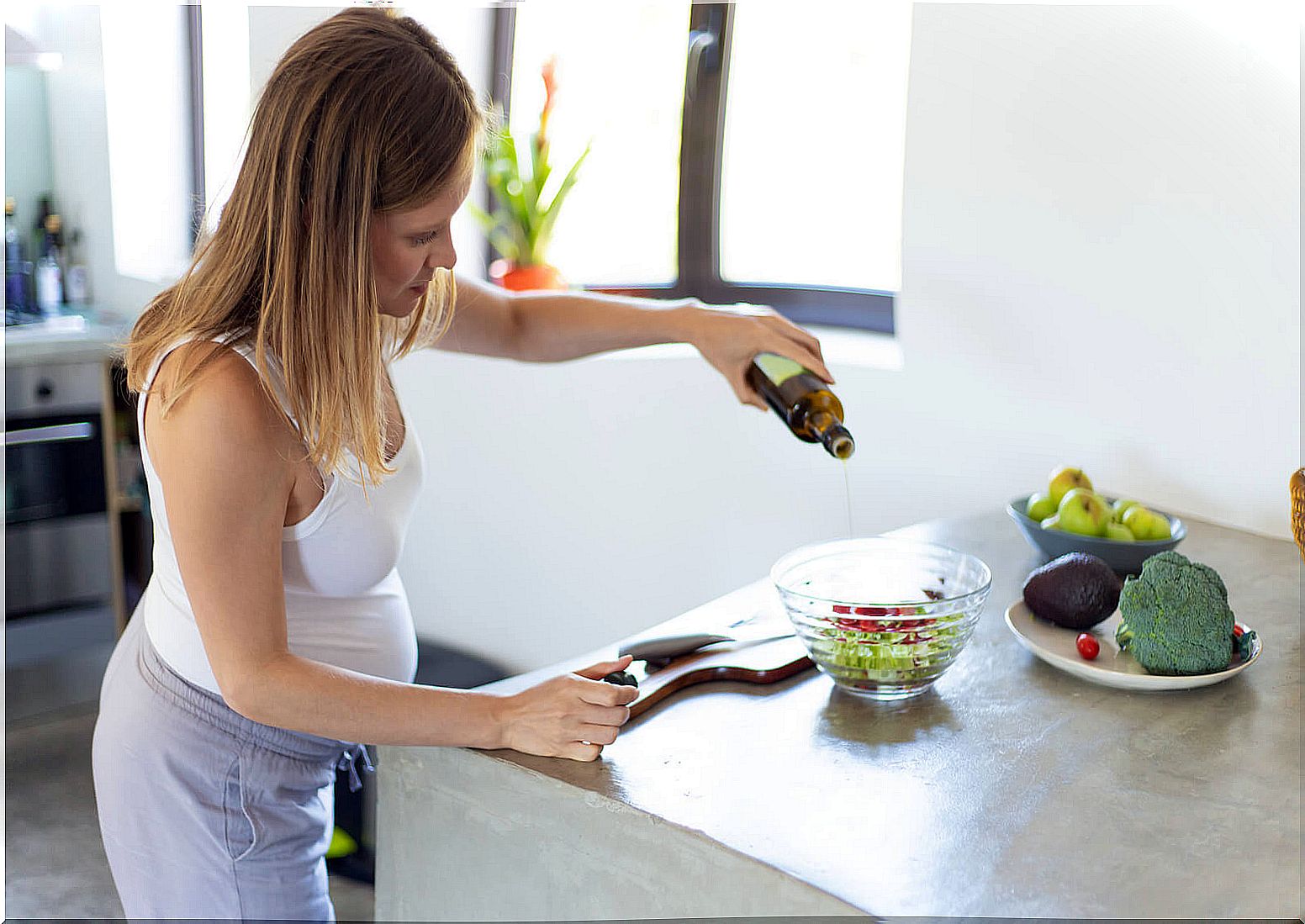 Woman taking care of her diet in pregnancy.