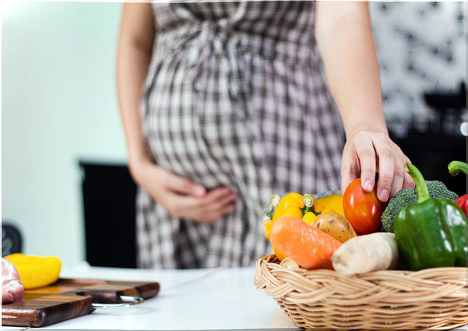 Pregnant woman following a vegetarian diet.