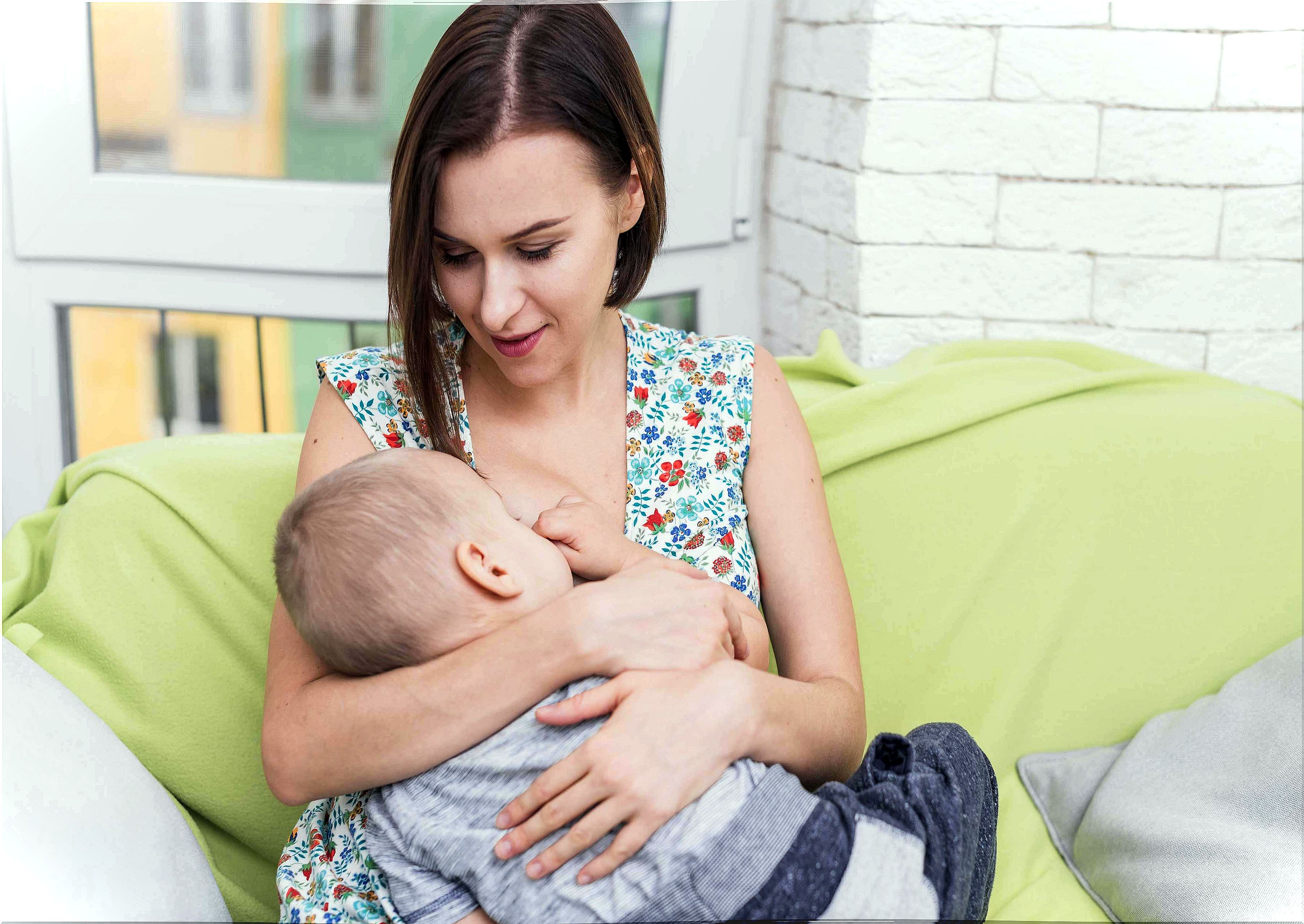 Pros and cons of breastfeeding