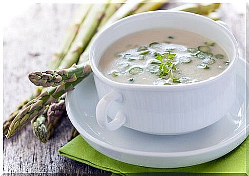 Asparagus cream is one of the best lactose-free recipe options for the third trimester of pregnancy.