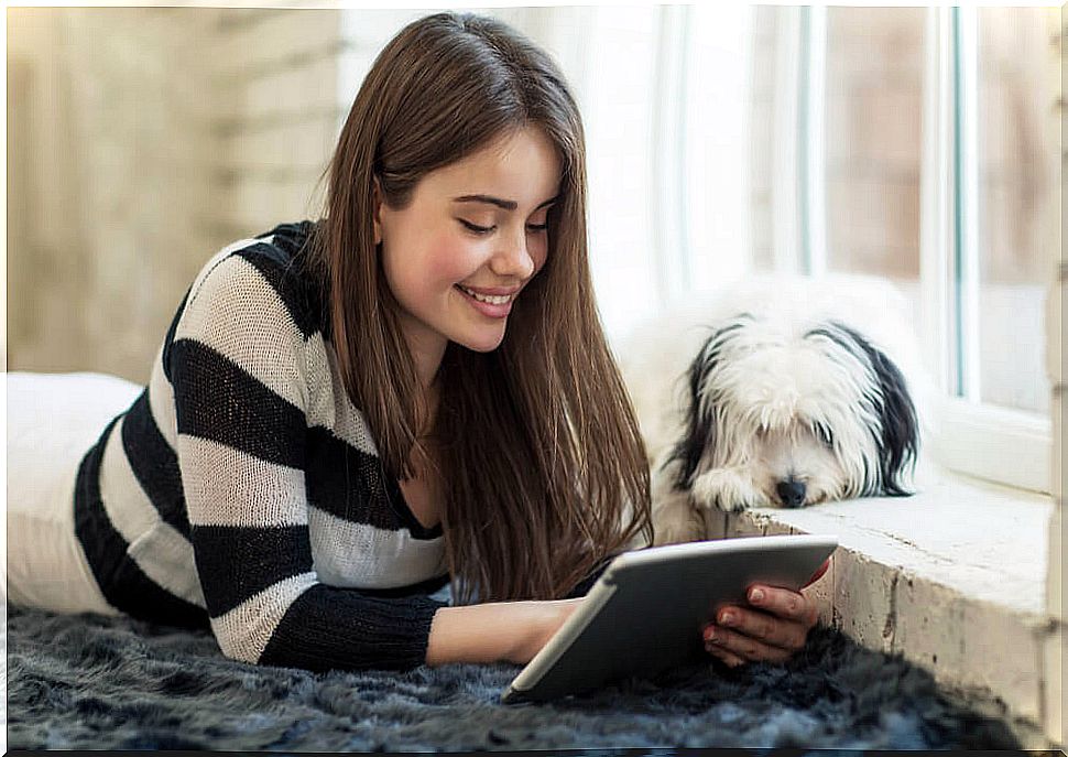 Teen girl looking at LIJ tablet to read on digital platforms.