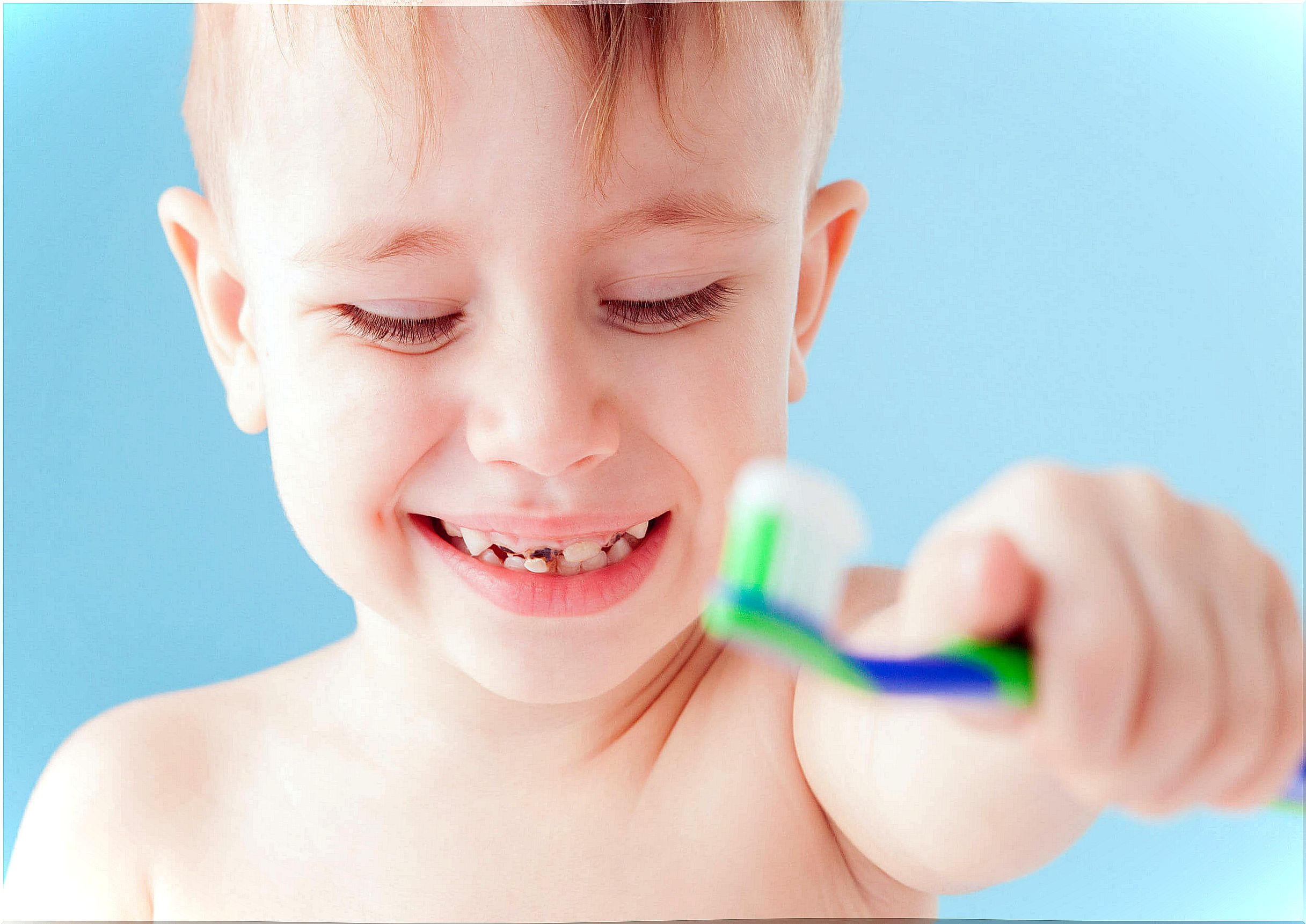 My child has a black tooth: why and what can I do?