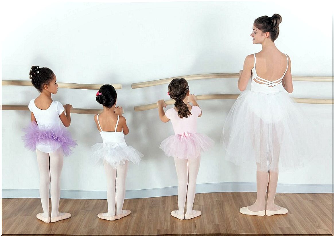 capezio-tights-for-ballet-jazz-and-tap-for-girls-from-2-to-12-15102-MLV20096821133_052014-F