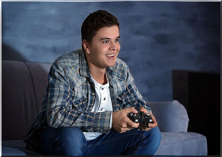 Video games in adolescence play a fundamental role, given their popularity, advantages and risks.