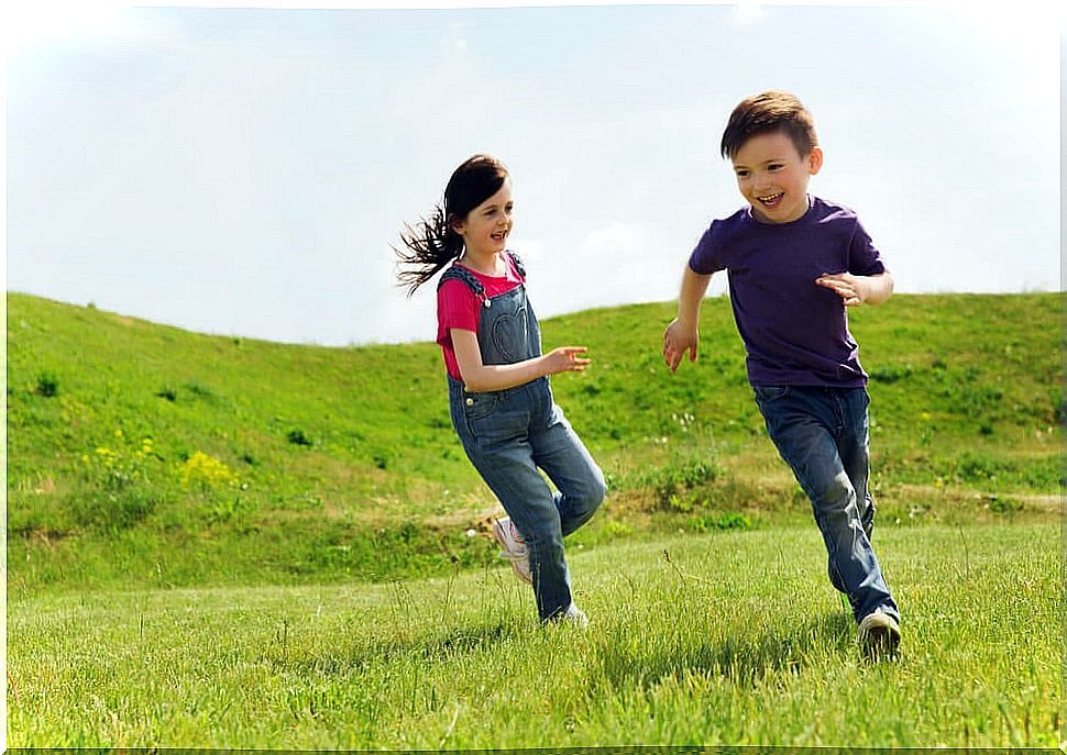 Children playing in the field without fear of going out due to the coronavirus.