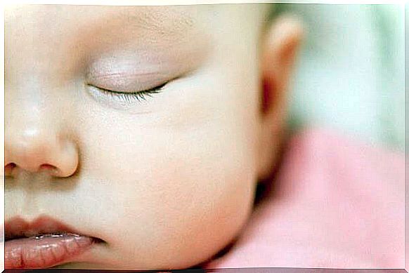 The color of the newborn's eyes