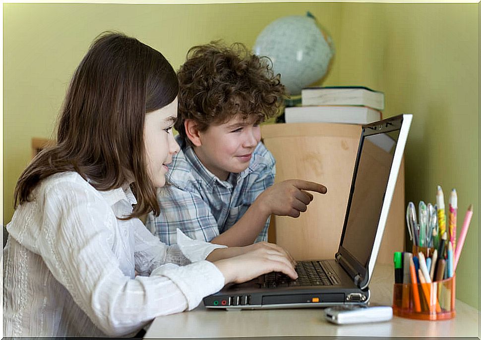 Children learning in an online English school.