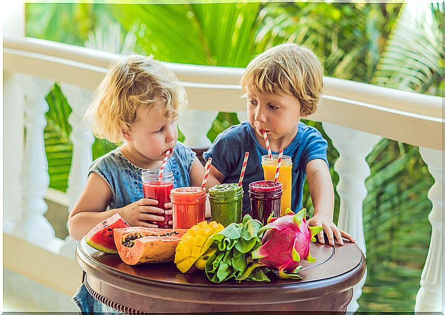 Children's fruit smoothies are ideal for hot summer afternoons.